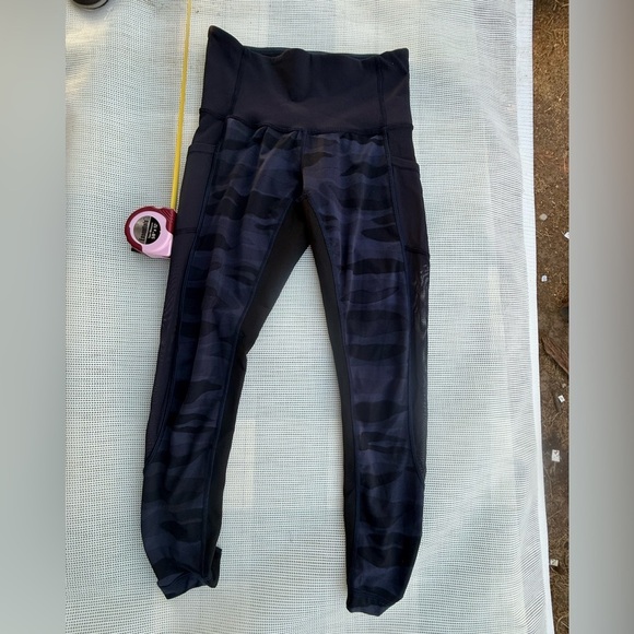 LULULEMON Black and Navy Blue 4 high rise Activewear Leggings - Picture 6 of 7